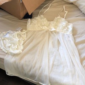 Lingerie- white flowered babydoll